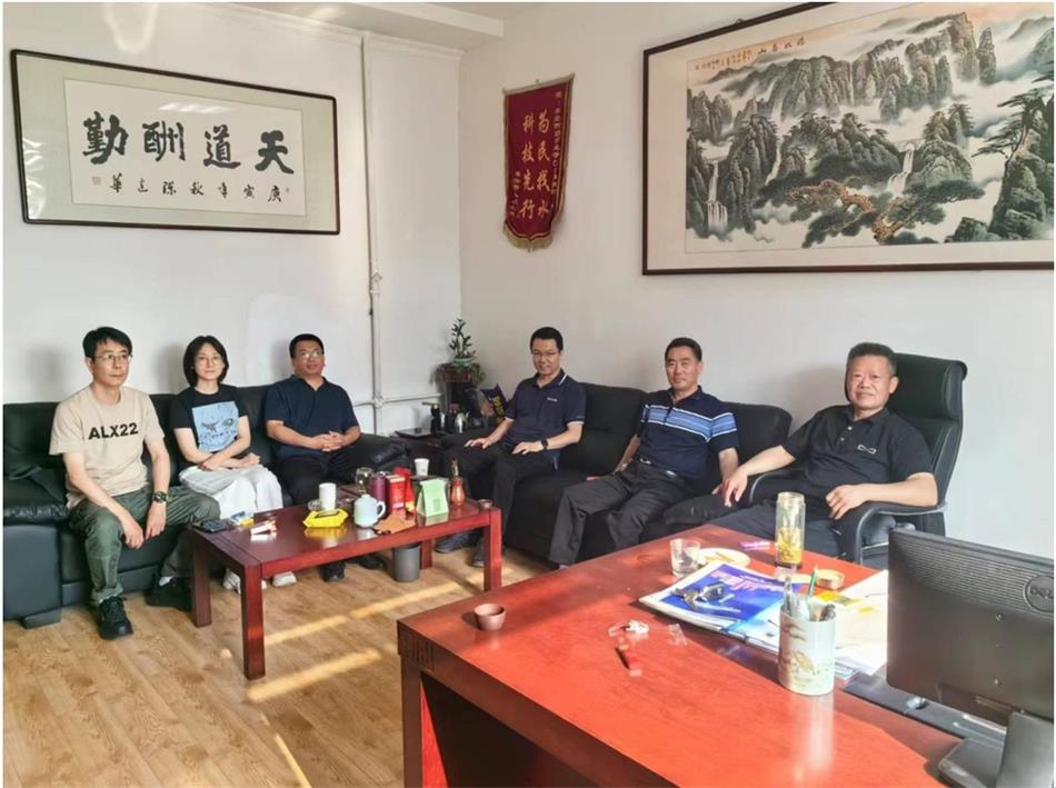 交流座談破難題 助力企業(yè)促發(fā)展(圖1) 2-240522155TQc.jpg